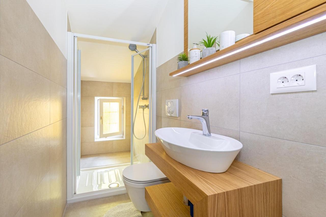 Apartments Ada Near The Sea 포레치 외부 사진