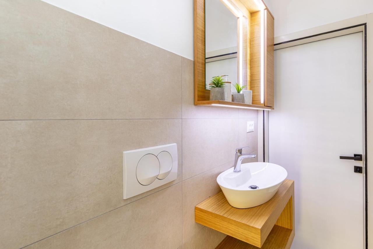 Apartments Ada Near The Sea 포레치 외부 사진