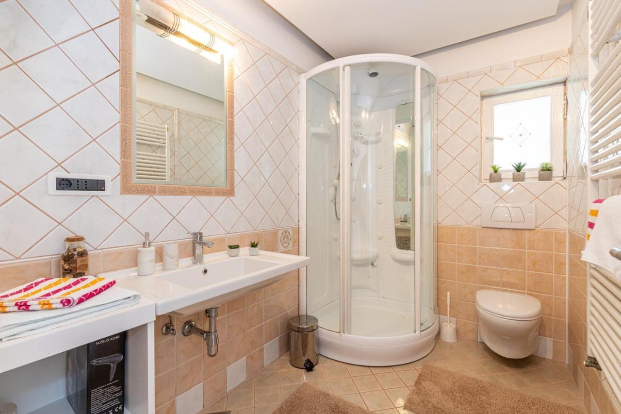 Apartments Ada Near The Sea 포레치 외부 사진