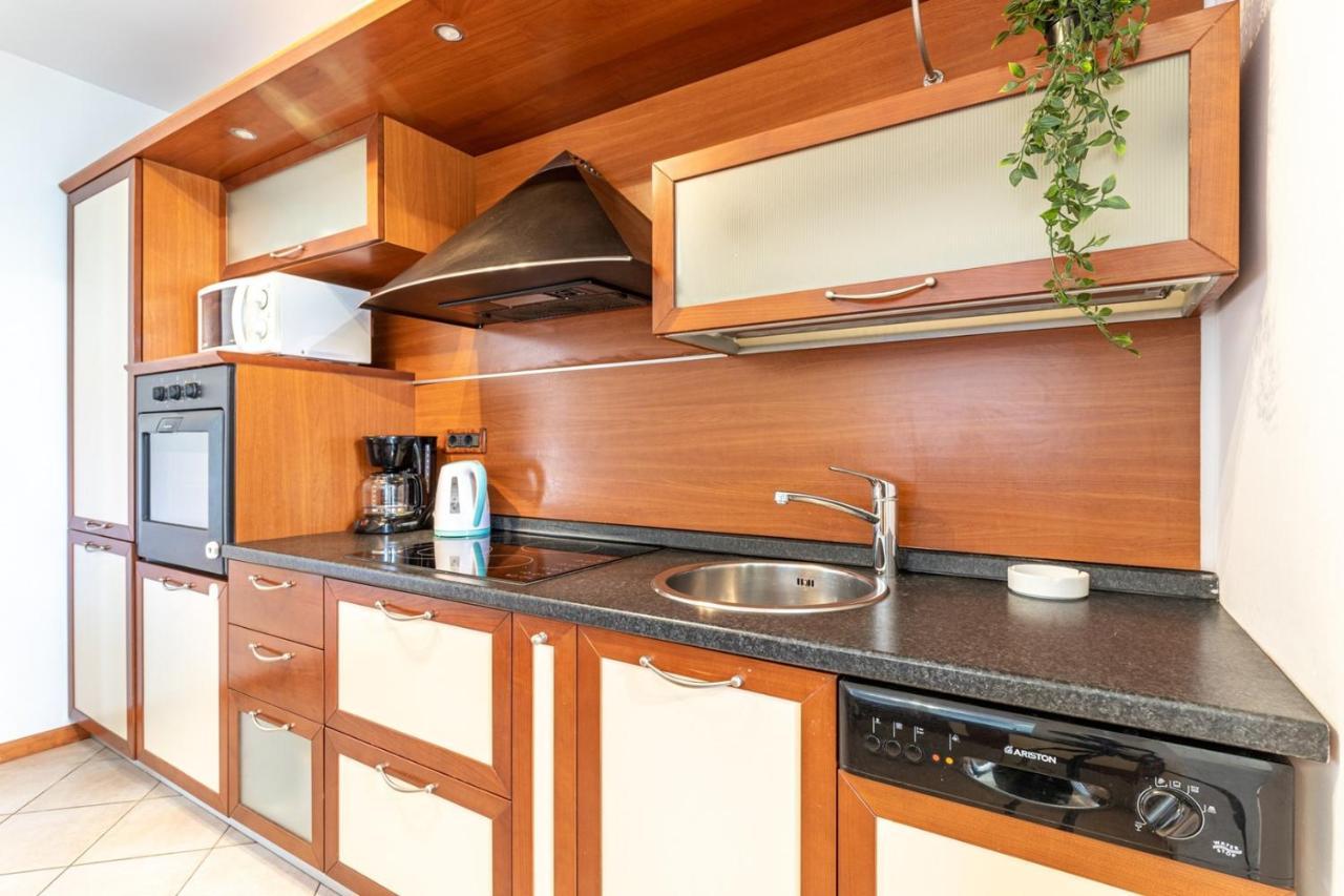 Apartments Ada Near The Sea 포레치 외부 사진
