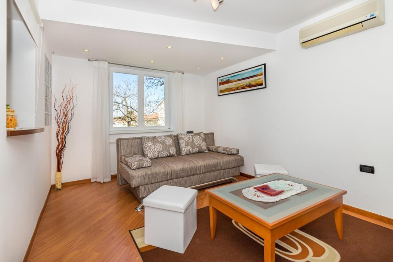 Apartments Ada Near The Sea 포레치 외부 사진