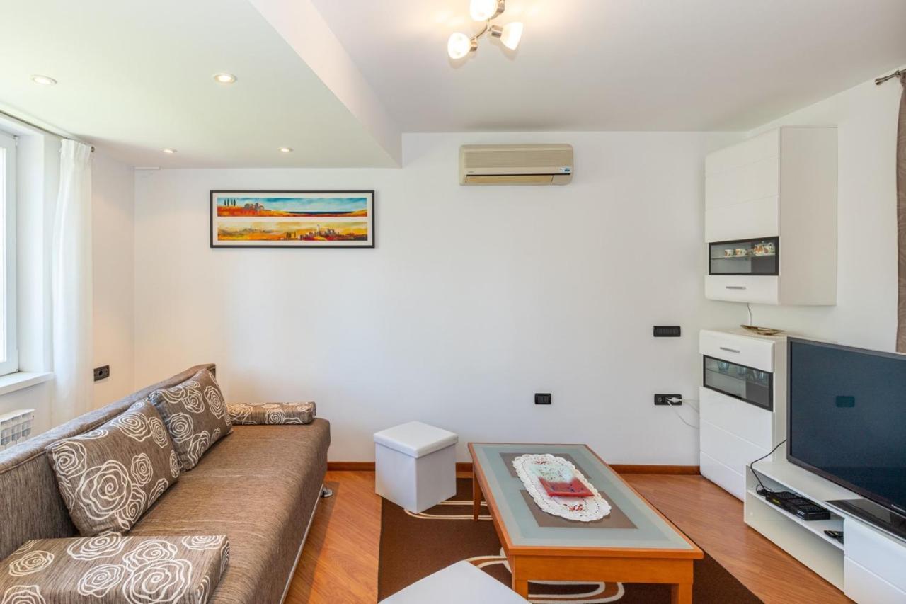 Apartments Ada Near The Sea 포레치 외부 사진